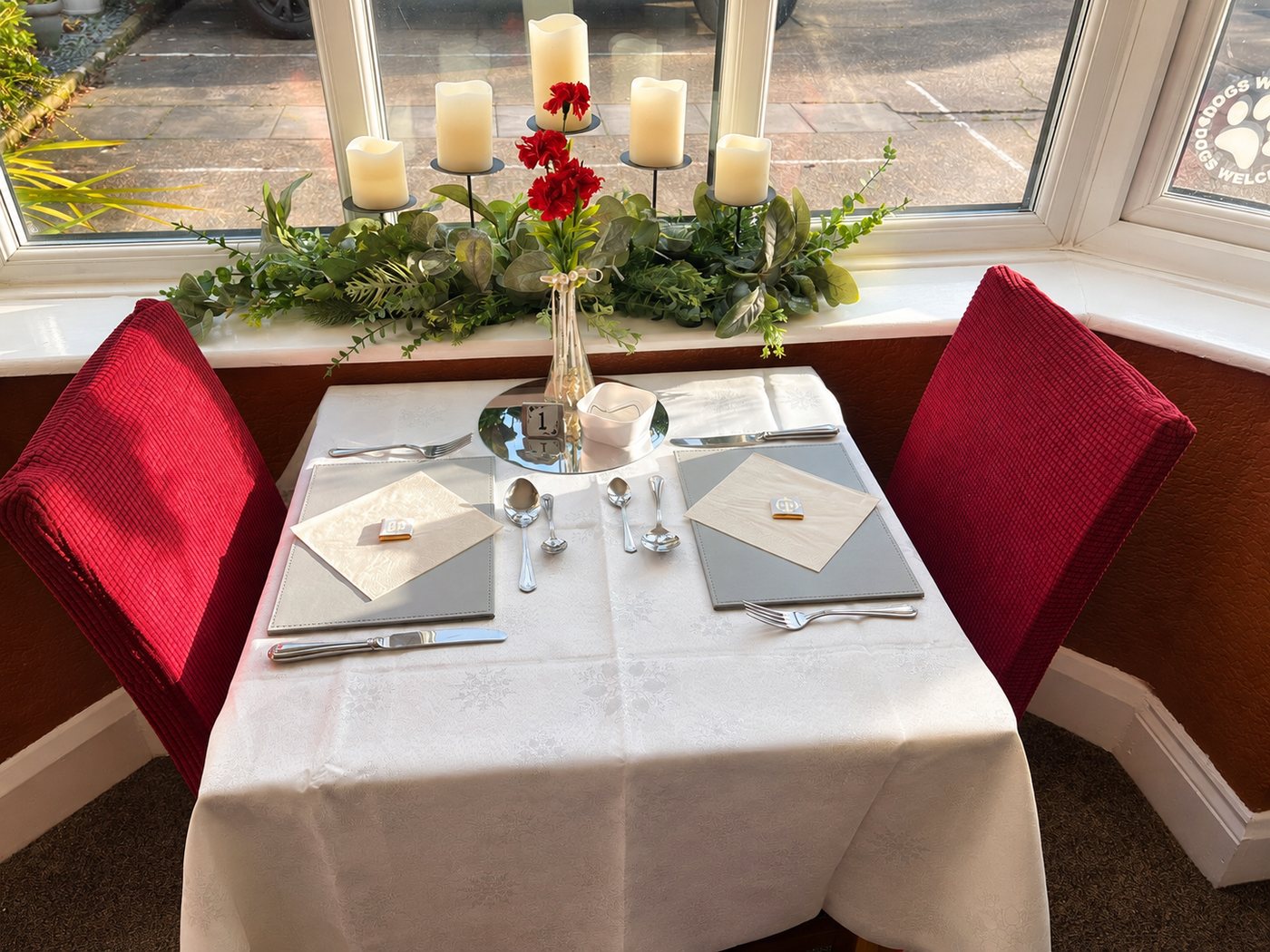 The bay-window dining room